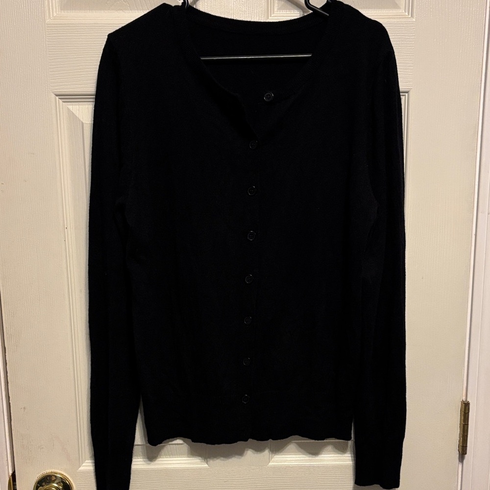 Women’s Classic Black Button-Down Cardigan Sweater XL
